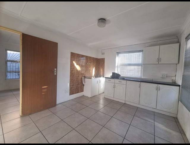 1 BEDROOM PROPERTY TO RENT IN MALIBU VILLAGE